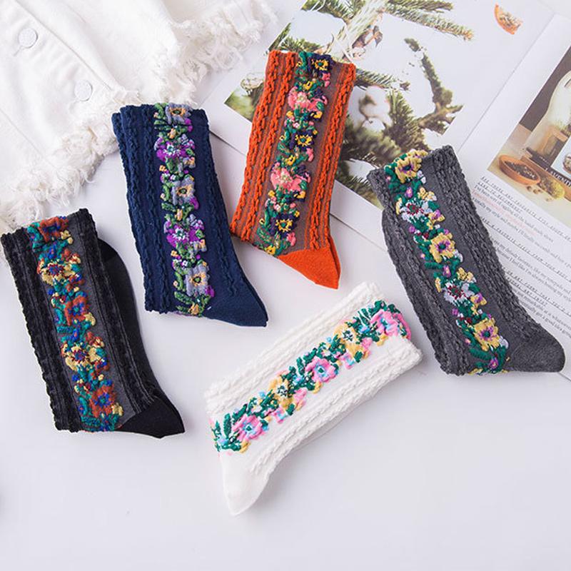 Vimoda™️ Skarpetki w stylu vintage z haftowanymi kwiatami