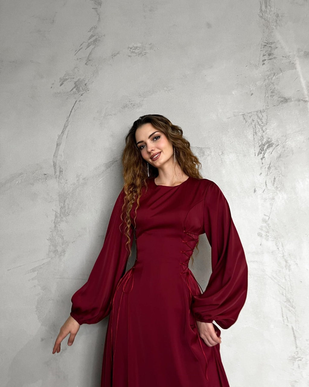 Carmela Gregori™ Elegancka długa sukienka ze sznurowaniem gorsetowym
