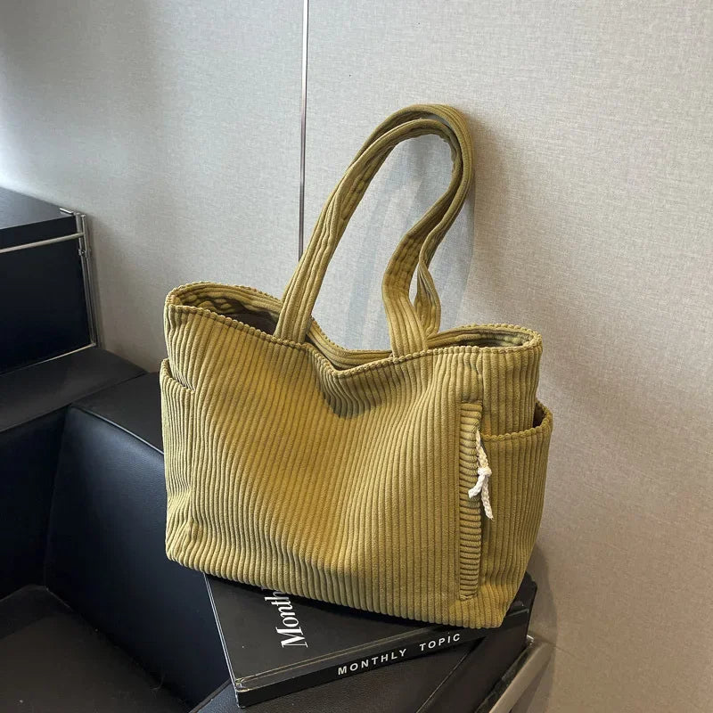 Ella Polo™ Torba na ramię z miękkiego sztruksu