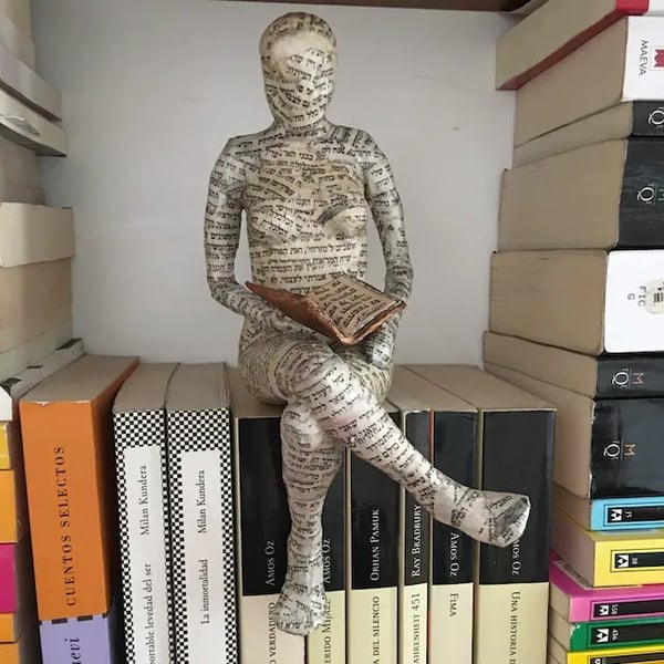 Readify™ Stylowa i wyjątkowa dekoracja domu dla pasjonata literatury