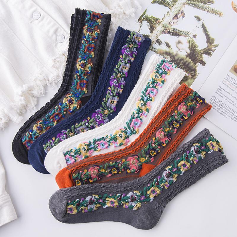 Vimoda™️ Skarpetki w stylu vintage z haftowanymi kwiatami
