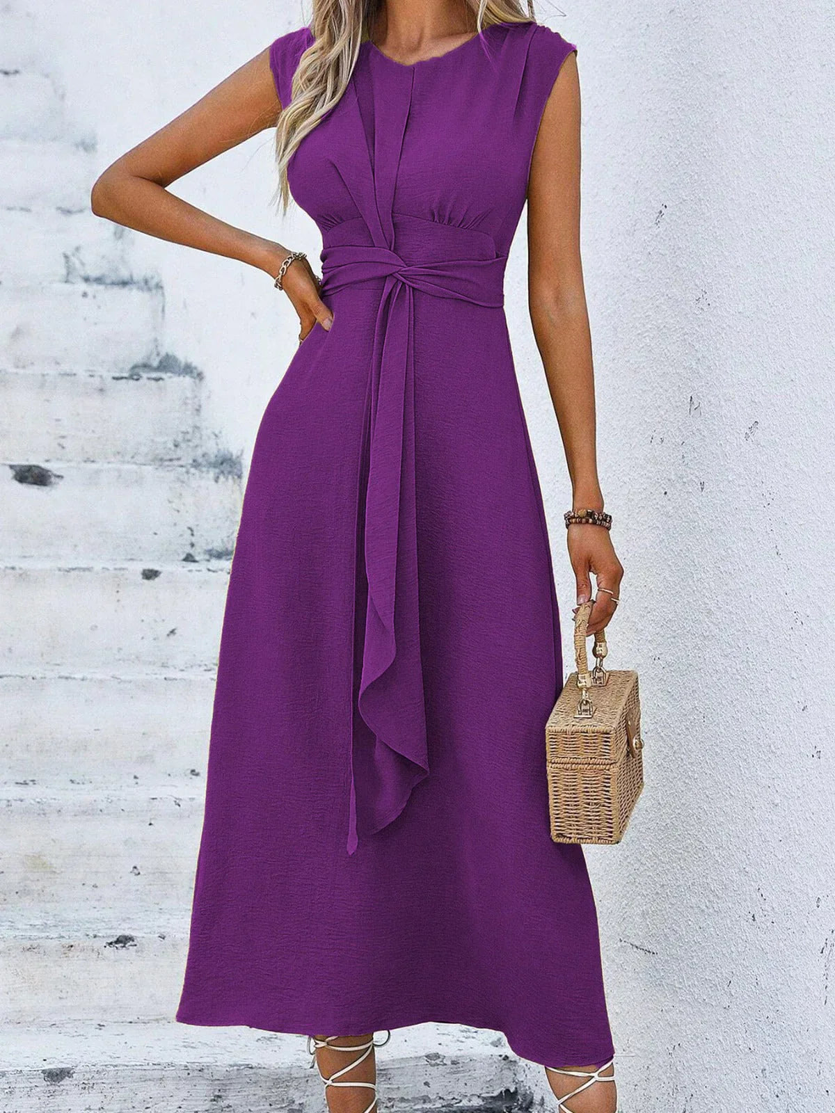 Egle Pizzichini™ Elegancka sukienka z ozdobnym wiązaniem w ponadczasowym stylu