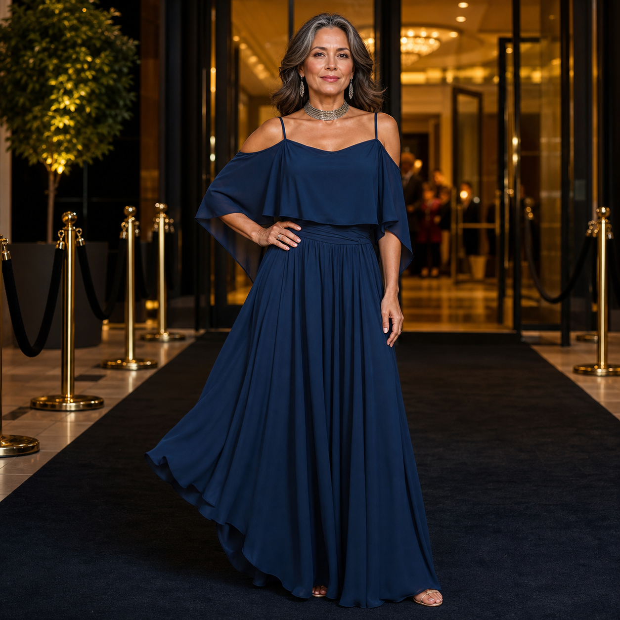 Tania Persico™ Elegancka sukienka maxi z wycięciami na ramionach