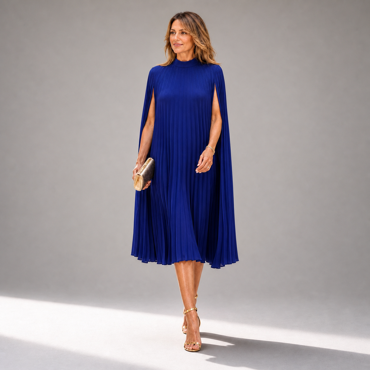 Zelinda Barchetti™ Elegancka sukienka plisowana z peleryną dla prostej elegancji